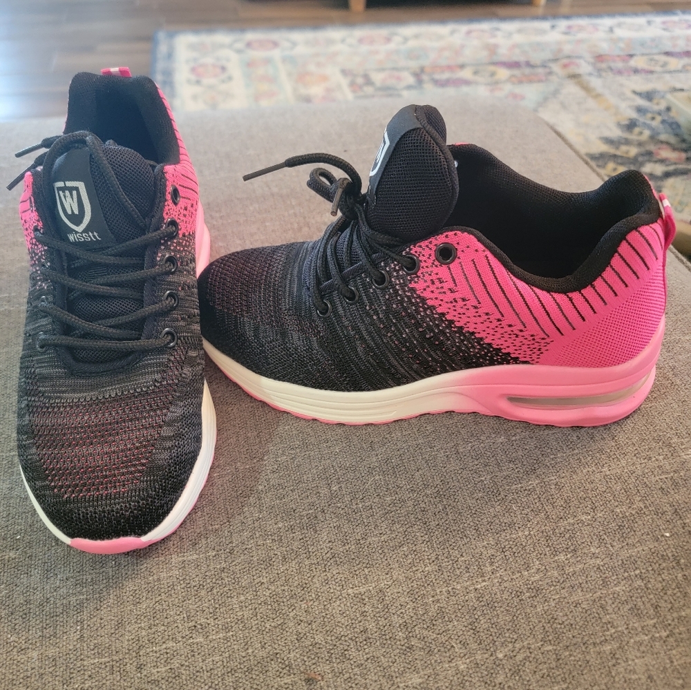 Steel toed ladies sneakers